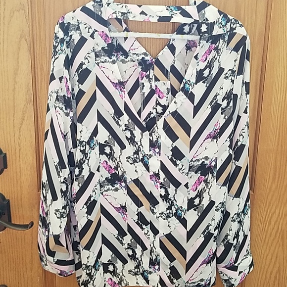 Jennifer Lopez Tops - Jennifer Lopez xl geometric print blouse Jennifer Lopez Tops - Jennifer Lopez xl geometric print blouse